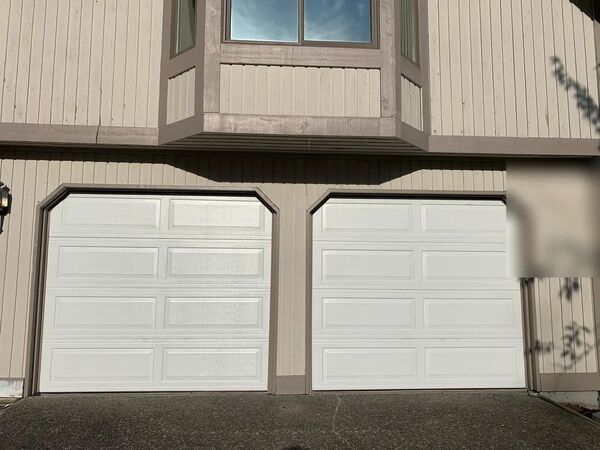 Long Panel garage door installed in Jacksonville, FL